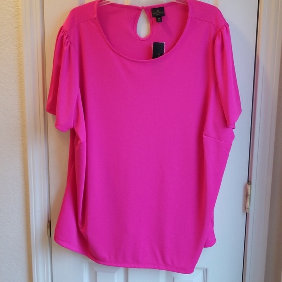 WORTHINGTON WOMAN Tops - NWT WORTHINGTON WOMAN FUCHSIA S/S BLOUSE